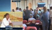 ТОТАЛНИ РАТ МЕЂУ БЛОКАДЕРИМА: Наставља се борба око фотеља (ВИДЕО) ТОТАЛНИ РАТ МЕЂУ БЛОКАДЕРИМА: Наставља се борба око фотеља (ВИДЕО)