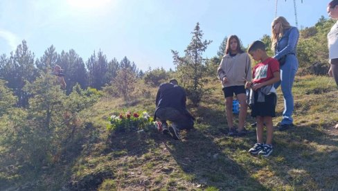 DVE GODINE OD KADA SU U BANJSKOJ UBIJENI SRPSKI HEROJI: Rodbina (VIDEO)