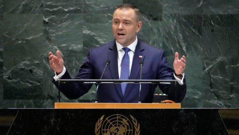 ŠTA JE TO STAVIO U USTA: Snimak uhvatio poljskog predsednika u nezgodnoj situaciji (VIDEO) ŠTA JE TO STAVIO U USTA: Snimak uhvatio poljskog predsednika u nezgodnoj situaciji (VIDEO)