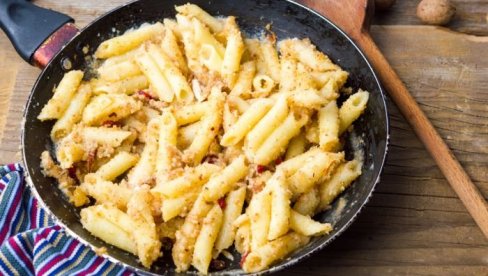 RECEPT KOJI SU OBOŽAVALE NAŠE BAKE: Testenina sa orasima - nostalgični obrok iz prošlih vremena RECEPT KOJI SU OBOŽAVALE NAŠE BAKE: Testenina sa orasima - nostalgični obrok iz prošlih vremena
