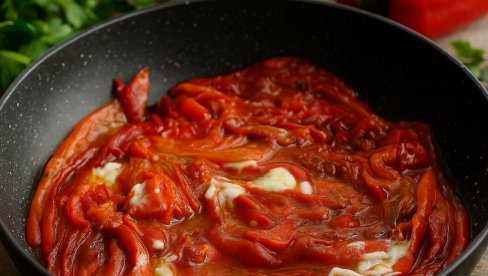 PEČENA CRVENA PAPRIKA IZ RERNE: Lagani posni ručak PEČENA CRVENA PAPRIKA IZ RERNE: Lagani posni ručak