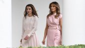 OKRŠAJ PRVE DAME I KRALJICE: Melanija Tramp obukla perfektno odelo, kraljica Ranija haljinu, niko ne može da odluči koja je bolje izgledala!