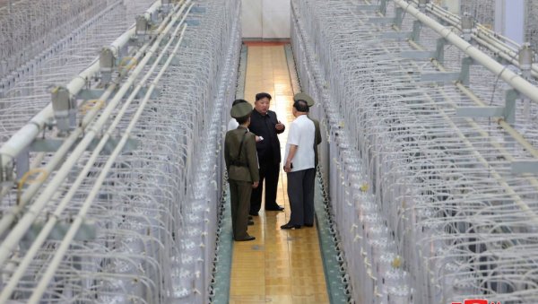 СЕУЛ УПОЗОРАВА: Ким Џонг Ун има уранијум за више од 40 нуклеарних бомби