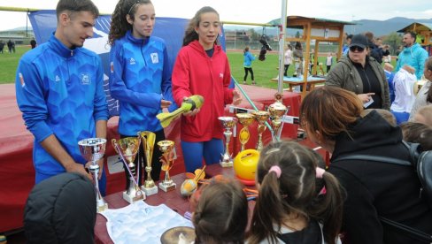 SPLET SPORTA I HUMANOSTI: Trka za srećnije detinjstvo i Sajam sporta 3. oktobra u Kraljevu SPLET SPORTA I HUMANOSTI: Trka za srećnije detinjstvo i Sajam sporta 3. oktobra u Kraljevu