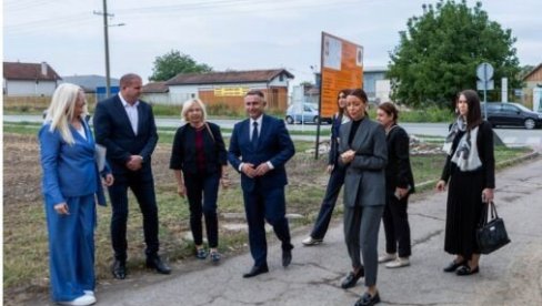 ПРОСТОР ЗА ОТВАРАЊЕ НОВИХ ФАБРИКА: Министарка Месаровић обишла радове на изградњи дистрибутивне мреже у Индустријској зони „Мали Бајмок“ ПРОСТОР ЗА ОТВАРАЊЕ НОВИХ ФАБРИКА: Министарка Месаровић обишла радове на изградњи дистрибутивне мреже у Индустријској зони „Мали Бајмок“