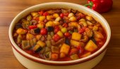 PEČENO MESO SA POVRĆEM: Recept za ukusno meso u aromatičnom sosu - Pravi izbor za porodični ručak ili večeru