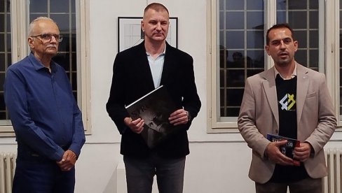 ДОАЈЕН СРПСКЕ ФОТОГРАФИЈЕ У ПАРАЋИНУ: Бранислав Стругар се представио на „Сарматесу“ (ФОТО) ДОАЈЕН СРПСКЕ ФОТОГРАФИЈЕ У ПАРАЋИНУ: Бранислав Стругар се представио на „Сарматесу“ (ФОТО)