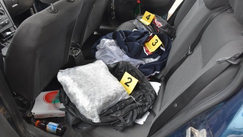 АКЦИЈА ПОЛИЦИЈЕ: Ухапшени осумњичени за трговину наркотицима АКЦИЈА ПОЛИЦИЈЕ: Ухапшени осумњичени за трговину наркотицима