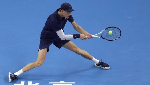 NOVAK ĐOKOVIĆ PONIŽEN OD ITALIJANA: Janik Siner ubedljivo očitao lekciju Srbinu
