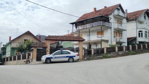ПРВЕ ФОТОГРАФИЈЕ СА МЕСТА УБИСТВА КОД ДЕСПОТОВЦА: Унук заклао баку и деку, ћерка их пронашла (ФОТО)