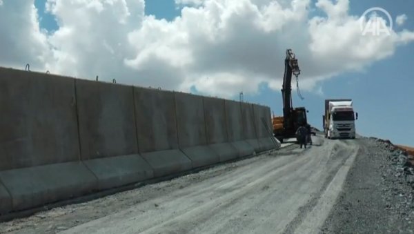 ТУРСКА ИЗГРАДИЛА ЗИД НА ГРАНИЦИ СА ИРАНОМ: Ево како изгледа (ФОТО/ВИДЕО)