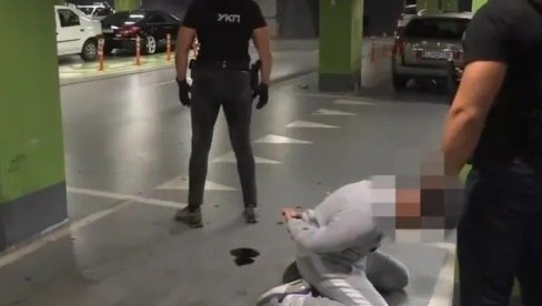 УХАПШЕН АДЕЛ КАБАШ ЗВАНИ ДАСТА У БЕОГРАДУ: Терети се за убиство у Сарајеву (ВИДЕО) УХАПШЕН АДЕЛ КАБАШ ЗВАНИ ДАСТА У БЕОГРАДУ: Терети се за убиство у Сарајеву (ВИДЕО)