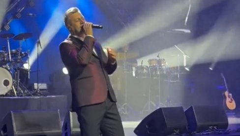TREĆE DRUŽNJE, ZA SADA: Leksington bend sa prestoničkom publikom zapevao i ove noći, a četvrti put biće u decembru (FOTO) TREĆE DRUŽNJE, ZA SADA: Leksington bend sa prestoničkom publikom zapevao i ove noći, a četvrti put biće u decembru (FOTO)