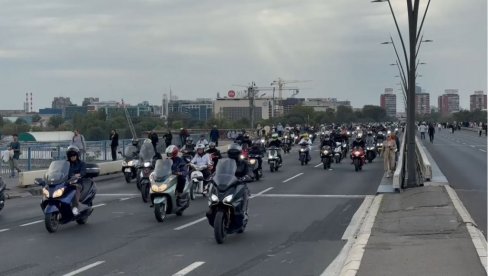 ВЕЛИЧАНСТВЕНИ СНИМЦИ ИЗ БЕОГРАДА: Непрегледна колона бајкера кренула ка РТС-у на скуп слободних грађана (ВИДЕО) ВЕЛИЧАНСТВЕНИ СНИМЦИ ИЗ БЕОГРАДА: Непрегледна колона бајкера кренула ка РТС-у на скуп слободних грађана (ВИДЕО)