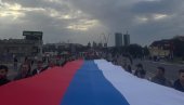 МОЋНО: Велики број слободних грађана преко Бранковог иде испред РТС-а (ВИДЕО) МОЋНО: Велики број слободних грађана преко Бранковог иде испред РТС-а (ВИДЕО)
