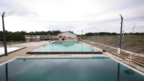 REKONTRUIŠU SE GRADSKI BAZENI U KRAGUJEVCU: Velika investicija u sportsku infrastrukturu REKONTRUIŠU SE GRADSKI BAZENI U KRAGUJEVCU: Velika investicija u sportsku infrastrukturu