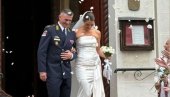 UDALA SE ĆERKA SUZANE MANČIĆ: Teodora Kunić nosila veo do poda i usku venčanicu, mladoženja u uniformi