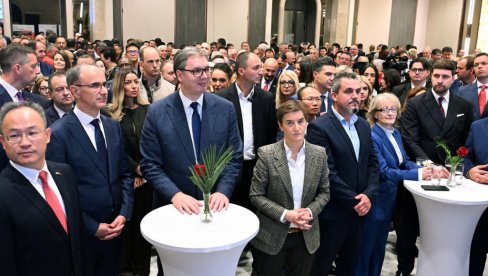PRISUSTVUJE I PREDSEDNIK VUČIĆ: Prijem povodom Nacionalnog dana Kine u Beogradu (FOTO) PRISUSTVUJE I PREDSEDNIK VUČIĆ: Prijem povodom Nacionalnog dana Kine u Beogradu (FOTO)