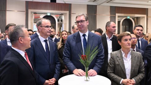 VUČIĆ NA OBELEŽAVANJU NACIONALNOG DANA KINE: Srbija i Kina nastavljaju zajedno, za mir, razvoj i bolji život naših građana (FOTO)