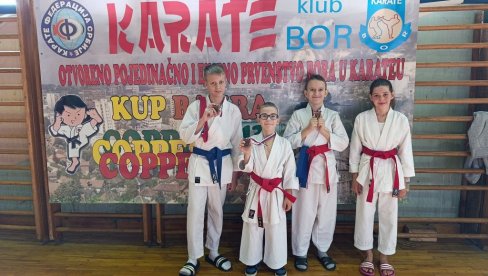 PARAĆINCI NA KUPU BAKRA: Malim karatistima Crnice tri medalje PARAĆINCI NA KUPU BAKRA: Malim karatistima Crnice tri medalje