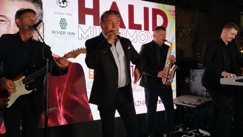 HALID MUSLIMOVIĆ OPET IZNENADIO PUBLIKU: Od simfonijskog orkestra, preko do spektakla u Beogradu (FOTO) HALID MUSLIMOVIĆ OPET IZNENADIO PUBLIKU: Od simfonijskog orkestra, preko do spektakla u Beogradu (FOTO)