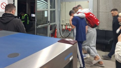 KOŠMARNO VEČE ZA CRVENU ZVEZDU: Nikako ne izgleda dobro povreda Hasijela Rivera (FOTO) KOŠMARNO VEČE ZA CRVENU ZVEZDU: Nikako ne izgleda dobro povreda Hasijela Rivera (FOTO)