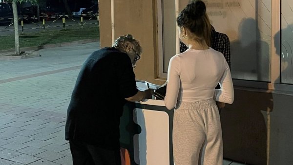 КУЉАНИ ПРИКУПЉАЊЕМ ПОТПИСА ТРАЖЕ БАР ЈЕДНО КАДРОВСКО ПОЈАЧАЊЕ СВОГ ДОМА ЗДРАВЉА Петицијом до гинеколога КУЉАНИ ПРИКУПЉАЊЕМ ПОТПИСА ТРАЖЕ БАР ЈЕДНО КАДРОВСКО ПОЈАЧАЊЕ СВОГ ДОМА ЗДРАВЉА Петицијом до гинеколога