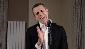 ПОСВЕТИО НАСТУП ЋЕРКИ КОЈА БОЛУЈЕ ОД АУТИЗМА: Певач разнежио публику причом о својој наследници