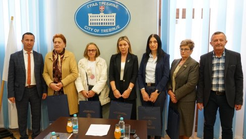 U TREBINJU OBELEŽEN 1. OKTOBAR DAN POČETKA ODBRAMBENO-OTADŽBINSKOG RATA: Večno sećanje na junake U TREBINJU OBELEŽEN 1. OKTOBAR DAN POČETKA ODBRAMBENO-OTADŽBINSKOG RATA: Večno sećanje na junake