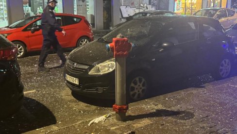 POGLEDAJTE - EKSPLOZIJA UNIŠTILA STAN U BEOGRADU: Jedna osoba pronađena bez svesti (FOTO/VIDEO) POGLEDAJTE - EKSPLOZIJA UNIŠTILA STAN U BEOGRADU: Jedna osoba pronađena bez svesti (FOTO/VIDEO)