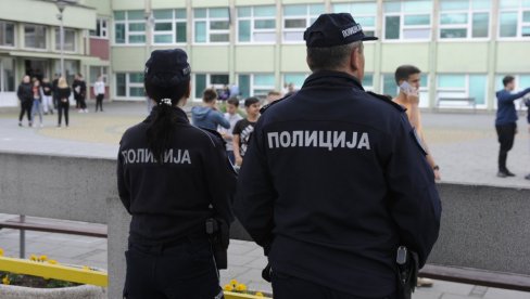 СВА ДЕЦА БЕЗБЕДНА: Неколико школа на територији ПУ Краљево добило поруке о постављеној бомби СВА ДЕЦА БЕЗБЕДНА: Неколико школа на територији ПУ Краљево добило поруке о постављеној бомби