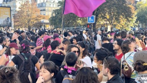 УЛИЦА ПРИТИСКА ЛЕКОРНИЈА: Французи јуче поново протестовали против стезања каиша УЛИЦА ПРИТИСКА ЛЕКОРНИЈА: Французи јуче поново протестовали против стезања каиша