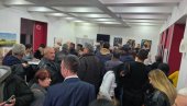 U MIONICI KRENULO PRIKUPLJANJE POTPISA: Građani u čekaju u redovima kako bi pružili podršku Vučiću i SNS-u (FOTO/VIDEO)