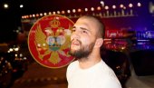 VELJKO BEŽAO OD POLICIJE U CRNOJ GORI: Cecin sin izjurio kroz prozor, pa niz oluk VELJKO BEŽAO OD POLICIJE U CRNOJ GORI: Cecin sin izjurio kroz prozor, pa niz oluk