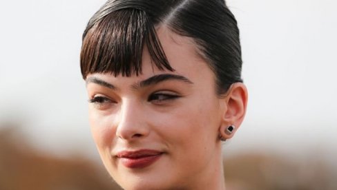 KADA SI ĆERKA MONIKE BELUČI LOGIČNO JE DA SI - BOGINJA: Deva Kasel na Diorovoj reviji bacila senku na najveće zvezde Holivuda