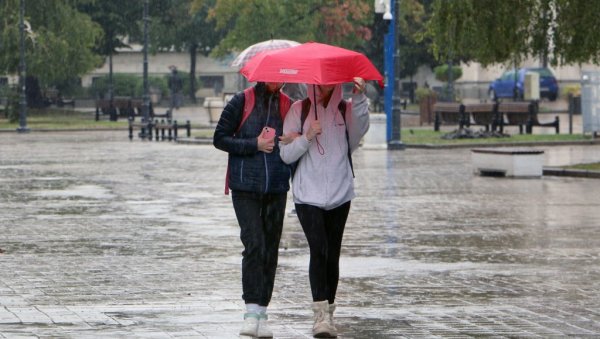 УПОЗОРЕЊЕ РХМЗ: Током ноћи очекује се киша у Војводини