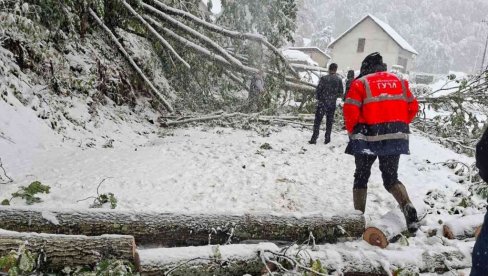 RHMZ HITNO UPOZORAVA! Nevreme ne staje, evo šta Srbiju očekuje večeras RHMZ HITNO UPOZORAVA! Nevreme ne staje, evo šta Srbiju očekuje večeras