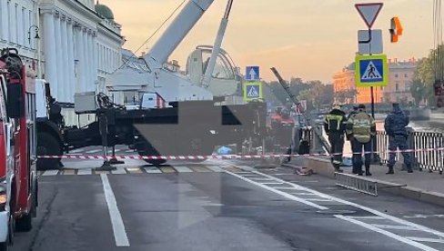 (УЗНЕМИРУЈУЋИ ВИДЕО) Жена погинула у тешкој саобраћајној несрећи
