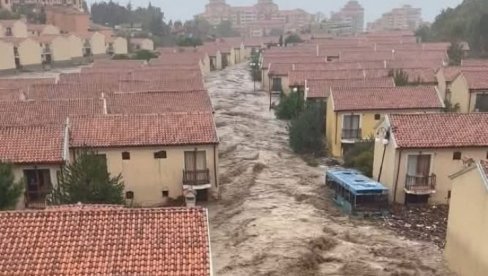 VANREDNO STANJE U BUGARSKOJ: Jako nevereme odnelo tri života (FOTO/VIDEO) VANREDNO STANJE U BUGARSKOJ: Jako nevereme odnelo tri života (FOTO/VIDEO)