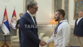 PRIJEM ZA SVETSKOG ŠAMPIONA: Osvajač zlatne medalje Komarov dolazi kod predsednika Vučića (VIDEO)