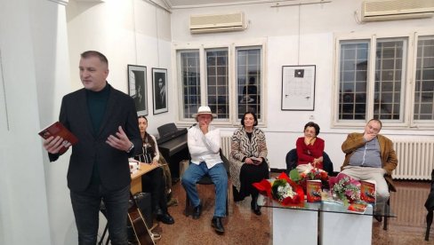 НОВО ИЗДАЊЕ ПАРАЋИНСКЕ БИБЛИОТЕКЕ: На представљању „Чарне“ бројни поштоваоци писане речи (ФОТО)