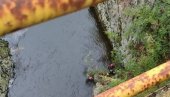 TELO SRPKINJE IZVUČENO IZ RZAVA: Automobilom sletela sa puta u kanjon (FOTO)