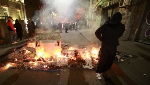 GRUZIJSKI PREMIJER OPTUŽIO AMBASADORA EU ZA SINOĆNI HAOS: Demonstranti hteli da sruše vladu i ustavni poredak GRUZIJSKI PREMIJER OPTUŽIO AMBASADORA EU ZA SINOĆNI HAOS: Demonstranti hteli da sruše vladu i ustavni poredak