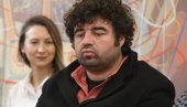КАКО ДА ОСТАВИМ ЖЕНУ?! Глумац из Војне академије побегао на село, сада отворено о браку са глумицом: Да унесрећим троје деце...