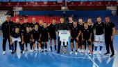 CRNO-BELA PORODICA: Kapiten FK Partizan posetio futsal ekipu pred odlazak na okupljanje U21 reprezentacije CRNO-BELA PORODICA: Kapiten FK Partizan posetio futsal ekipu pred odlazak na okupljanje U21 reprezentacije