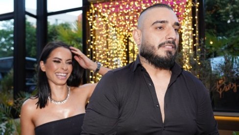 SLAVLJE U DOMU DARKA LAZIĆA: NJegova ćerka puni godinu dana, a pevač joj se obratio emotivnim rečima (FOTO) SLAVLJE U DOMU DARKA LAZIĆA: NJegova ćerka puni godinu dana, a pevač joj se obratio emotivnim rečima (FOTO)