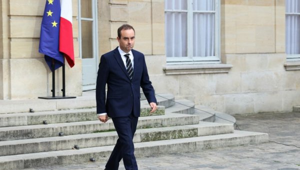 ПАЛА ФРАНЦУСКА ВЛАДА: Премијер поднео оставку Макрону само дан након објављивања имена нових министара
