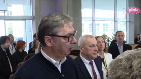 ВУЧИЋ СВЕЧАНО ОТВАРА ЛОЖИОНИЦУ: Помозите људима да дођу до докумената, најважнија ће бити легализација (ВИДЕО) ВУЧИЋ СВЕЧАНО ОТВАРА ЛОЖИОНИЦУ: Помозите људима да дођу до докумената, најважнија ће бити легализација (ВИДЕО)