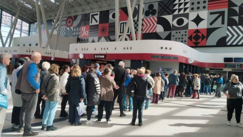 У БРЗОМ ВОЗУ ЗА СУБОТИЦУ НЕМА МЕСТА НИ ЗА ИГЛУ: Грађани попунили прве поласке, али остало је још места за бесплатне вожње до недеље