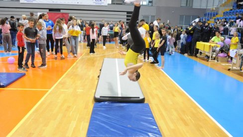 REVIJA SPORTA I MLADOSTI: Osmi „Sajam sporta“ održan u kraljevačkoj hali kraj Ibra REVIJA SPORTA I MLADOSTI: Osmi „Sajam sporta“ održan u kraljevačkoj hali kraj Ibra